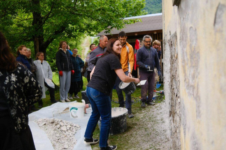 40 účastníkov spoločne tvorilo v Idriji